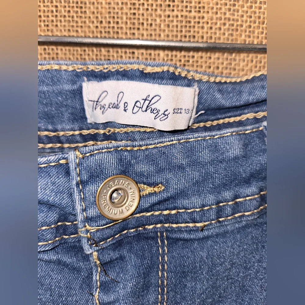 Women's Juniors Thread And Others Distressed Raw Hem Jeans Pants Size 13/31 - Picture 4 of 15